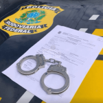 Polícia Rodoviária Federal localiza e prende dois homens com mandado de prisão em aberto na BR-101