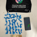 Adolescente é apreendido por tráfico de drogas ao ser abordado com 27 pedras de crack