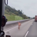 [VÍDEO] Caminhoneiro desce do veículo e fica só de cueca no meio do trânsito na BR-101