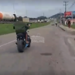 [VÍDEO] Sem equipamentos e emplacamento, scooter transita em local proibido e velocidade incompatível