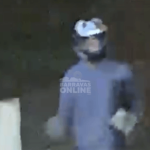 [VÍDEO] Criminosos voltam a atirar pedras contra residência; moradora clama por socorro ao poder público