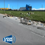 [VÍDEO] Carroceiro morre atropelado na marginal da BR-101