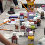 Secretaria de Assistência Social oferece curso de Arte em Gesso para crianças atendidas pelo Centro de Referência da Assistência Social de Barra Velha